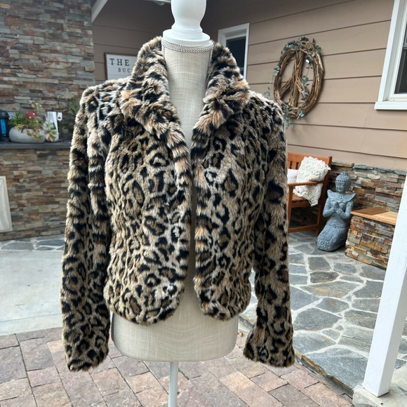 Allen B. By Allen Schwartz Jackets & Blazers - Allen B By Allen Schwartz Animal Print Faux Fur Cropped Jacket size M NWT